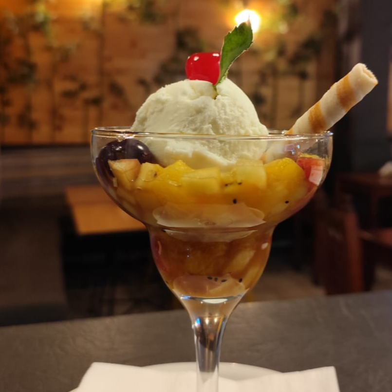 Ensalada de fruta con helado