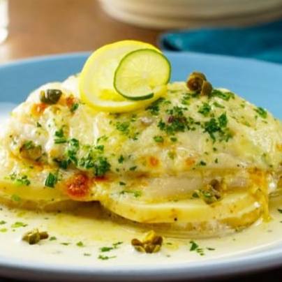 Filet de merluza con papas a la crema.