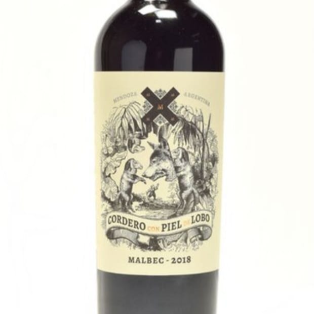 Vino Cordero con piel de lobo.