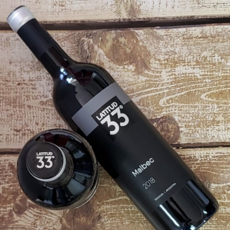 Vino Latitud 33 malbec.
