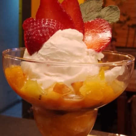 Frutas flambeadas con helado 