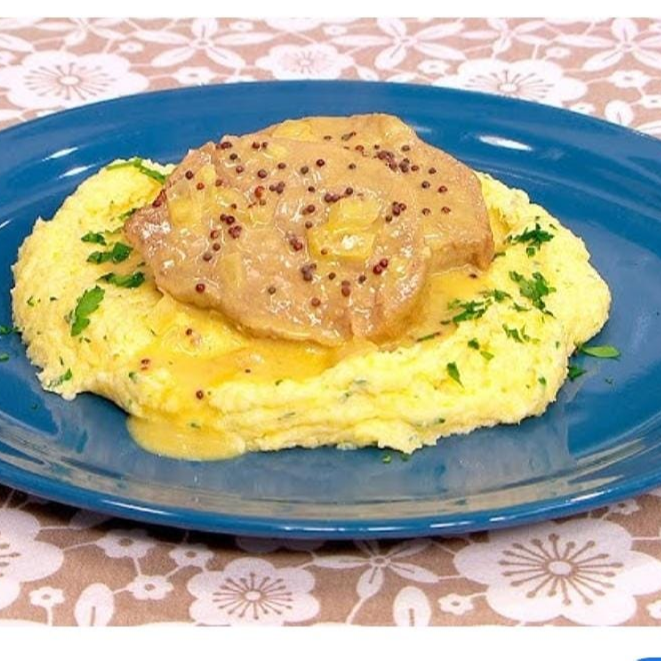 Peceto a la mostaza con puré sin tacc.